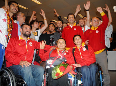 Şampiyon Galatasaray yurda döndü