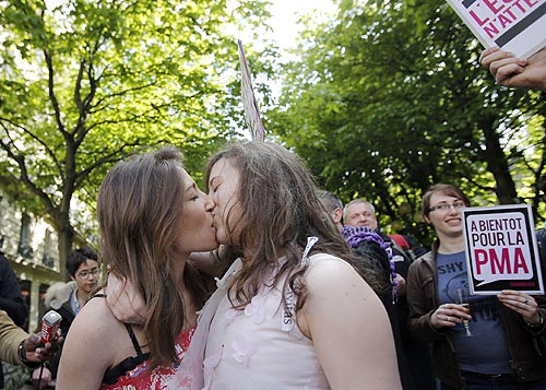 Fransa eşcinsel evliliğe evet dedi