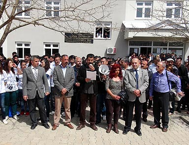 Tunceli Üniversitesinde solcu hoca eylemi