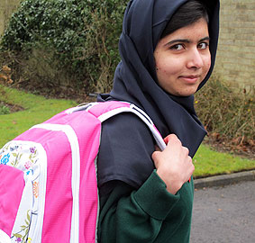 Taliban tarafından vurulan Malala okula başladı