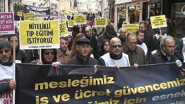 Sağlık çalışanları Taksime yürüdü