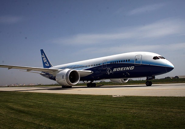 Boeing 787 Dreamliner test uçuşu yaptı