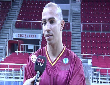 Aklı Beşiktaş taraftarının tezahüratında kaldı
