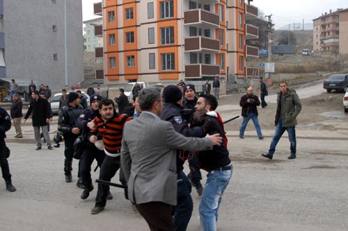 Uludere anmasına taşlı saldırı