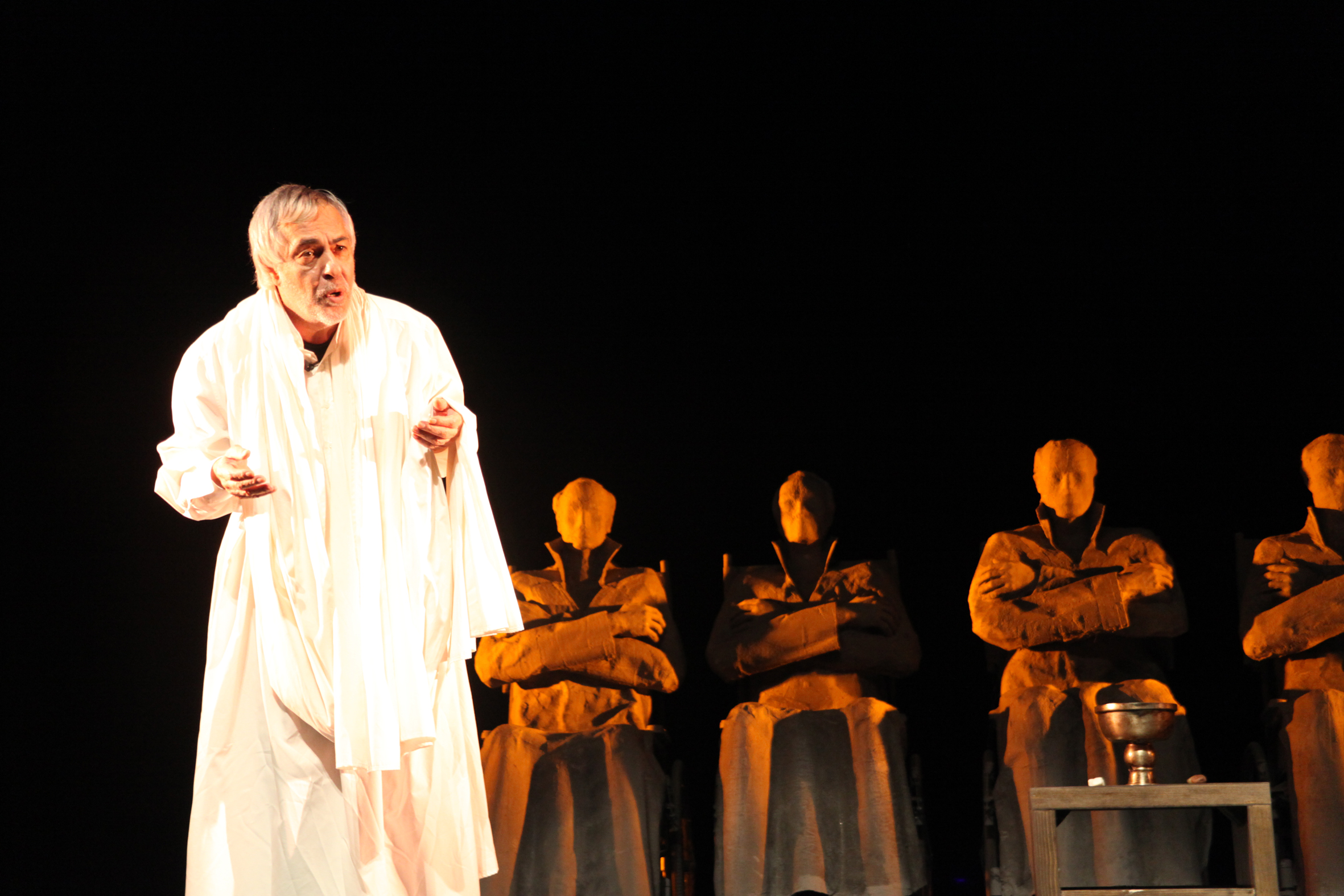 Rutkay Aziz, yıllar sonra tiyatro sahnesinde