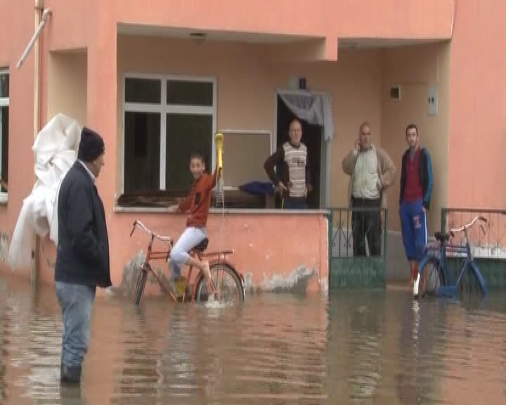 Çarşambayı sel aldı, götürdü