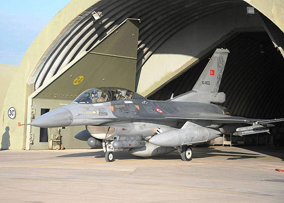 Hava Kuvvetleri Komutanı F-16 ile uçtu