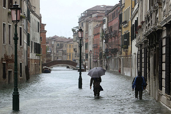 İtalyada yağışlar 3 can aldı