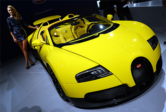 Fuarın gözdesi 4.3 milyon euroluk Bugatti