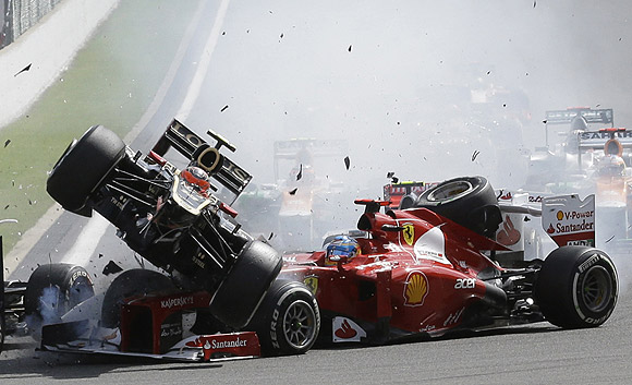 F1 Belçikada zincirleme kaza