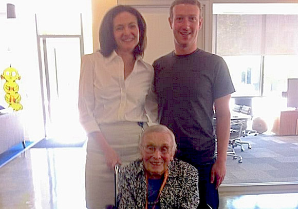 Facebookun en yaşlı üyesi Zuckerbergle buluştu