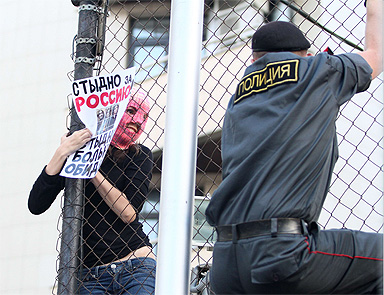 Pussy Riot krizi Türk Büyükelçiliğine sıçradı