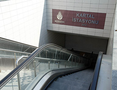 Kadıköy-Kartal metrosunda ilk kaza