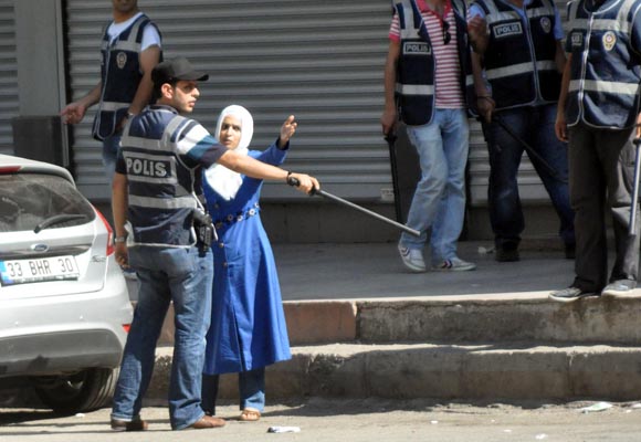 Diyarbakır mitingine 17 tutuklama