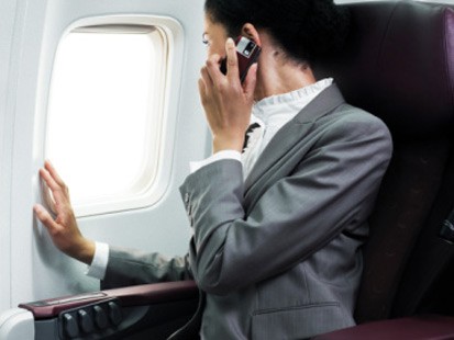 Yolcular uçakta cep telefonuna karşı