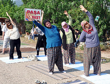 Yıkıma yogalı protesto