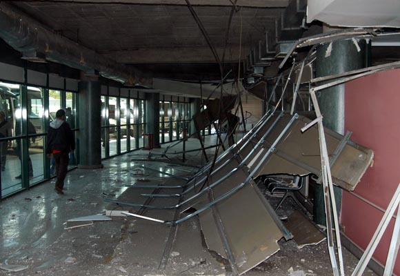 Karabükte terminalin çatısı çöktü