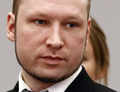 Breivik ölenlerin yakınlarından özür diledi