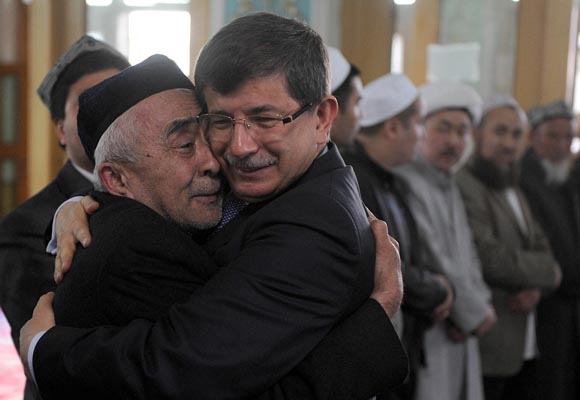 Davutoğlundan Çinde tele-diplomasi