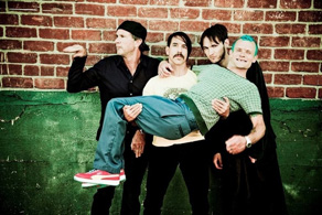 Red Hot Chili Peppers geliyor