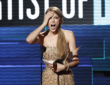 Taylor Swift ödülleri sildi, süpürdü