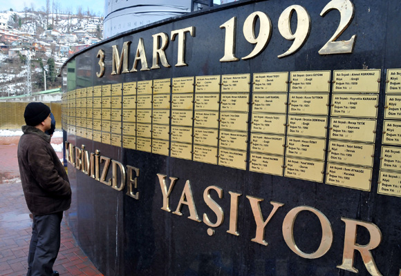 Grizu kurbanı işçiler 20. yılında anıldı