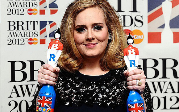 Brit Ödüllerinin galibi Adele oldu
