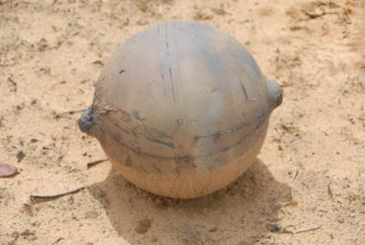 Namibyaya düşen gizemli metal top