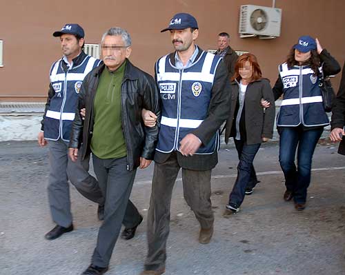 İzmirdeki operasyonda 7 tutuklama