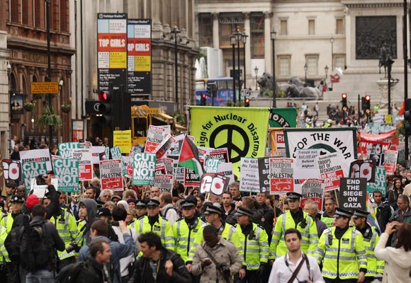 Savaş karşıtları Londrada yürüdü