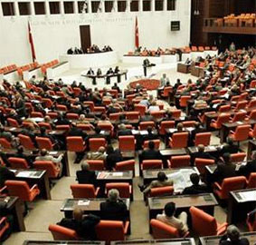 Mecliste muhalefetin sesi kısıldı