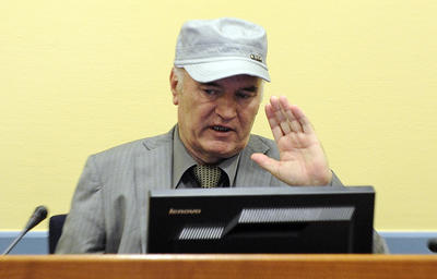 Mladiç mahkemede kavga etti