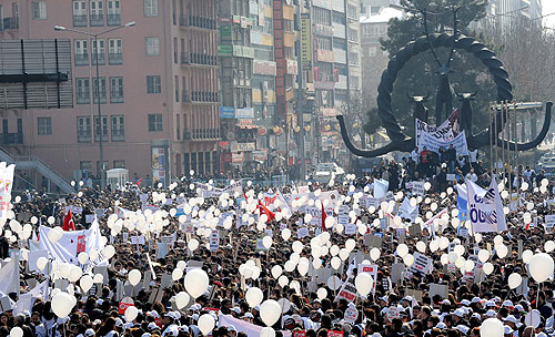 Sağlık çalışanları eylemde, grev çağrısı