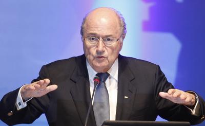 Blatter: Katar 2022 yazın düzenlenecek