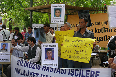 Kot kumlama işçileri Ankarada eylemde