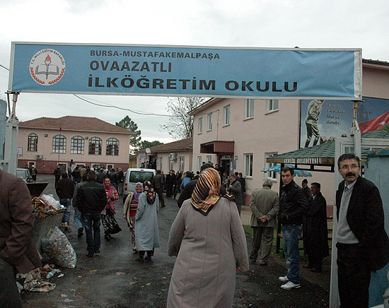 Ovaazatlı beldesine AK Parti ilgisi..