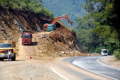 Binlerce ağaç duble yol için kesilecek..