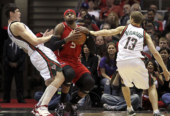 Bucks, Atlanta Hawksı evinde yendi
