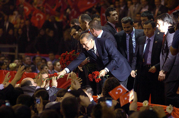 Erdoğan, İstanbul'da Romanlarla buluştu