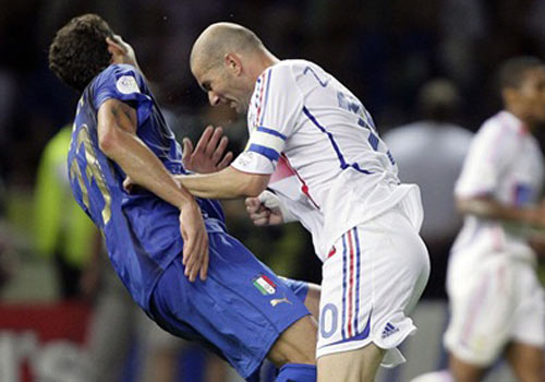 En büyük meydan okuma: Materazzi, Zidanea meydan okudu