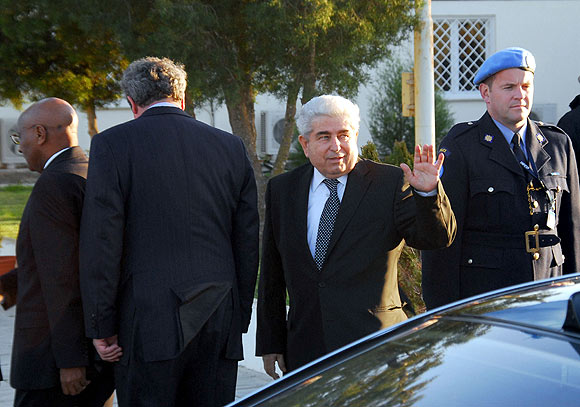 Rum meclisinden garantörlüğe hayır kararı