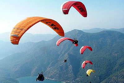 Diyarbakırda ilk kez yamaç paraşütü yapıldı