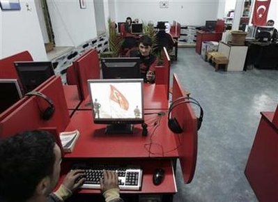 Türkiye keyfi site kapatıyor eleştirisi