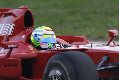 Massa F2007 ile piste çıktı