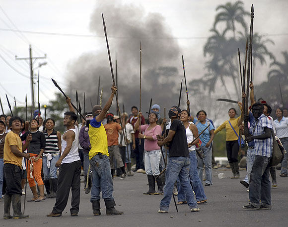 Ekvadorda yerlilerle polis çatıştı: 1 ölü, 49 yaralı