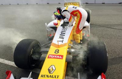 Grosjean Piquet duvarına çarptı
