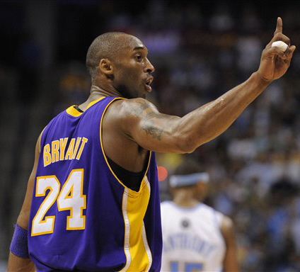 Nuggetsı ufalayan Lakers finalde