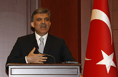 Gül Pakistan liderini telefonla aradı