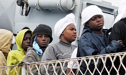 Türk gemisinin kurtardığı göçmenler İtalya'da