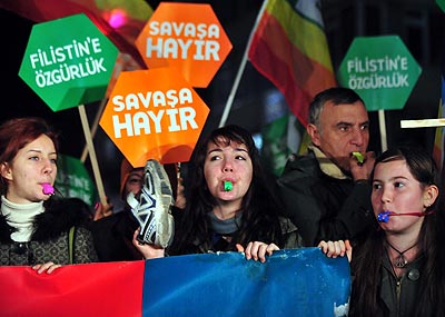 İstanbul'dan da Bush'a ayakkabılı veda İstanbul'dan da Bush'a ayakkabılı veda